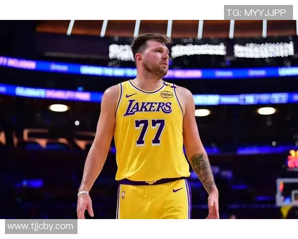 雷迪克谈东契奇防守:有时会出现慢热,但整体已经非常出色 雷迪克谈东契奇防守:有时会出现慢热,但整体已经非常出色