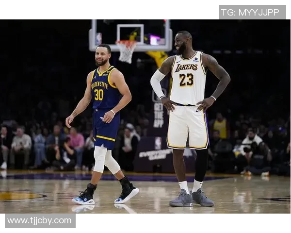 詹姆斯：库里是NBA史上最具威胁的持球和无球兼备的球员